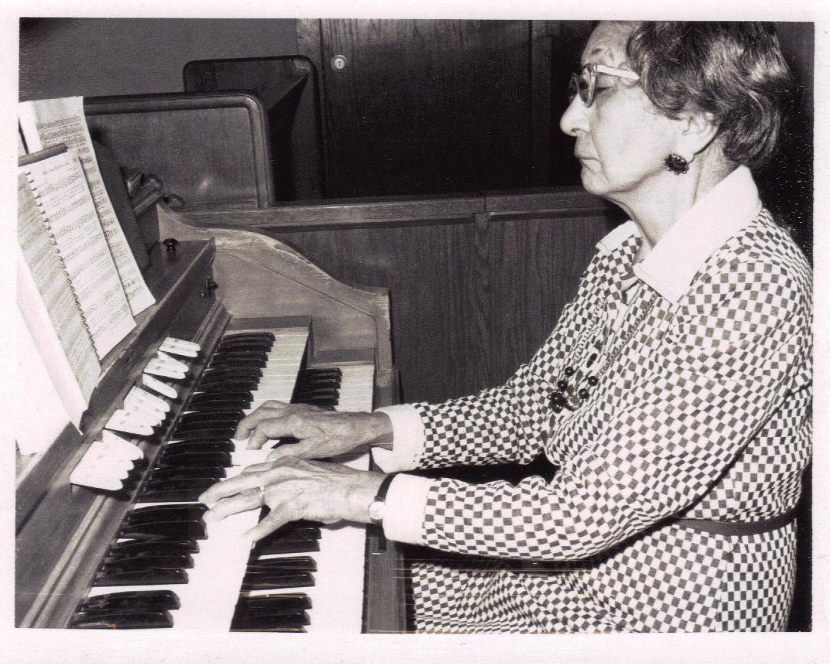 Cecelia Merrick at organ (2)